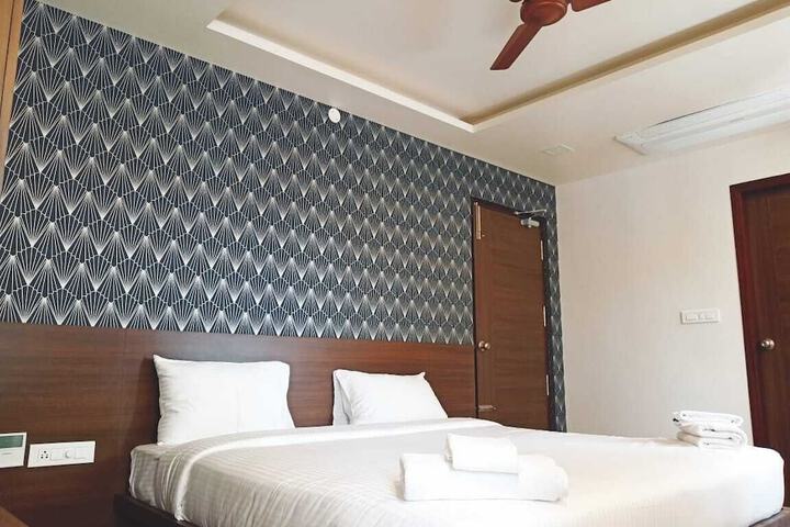 Room 5 of 33