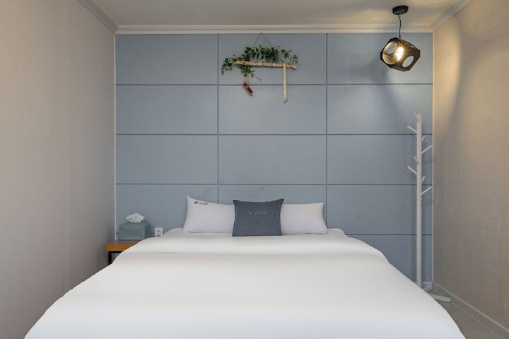 Room 12 of 20