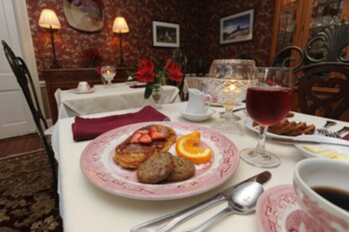 Dining 9 of 43