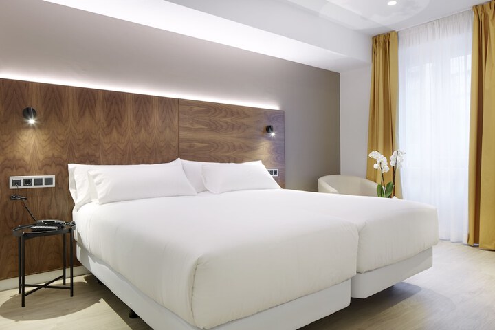 Room 10 of 43