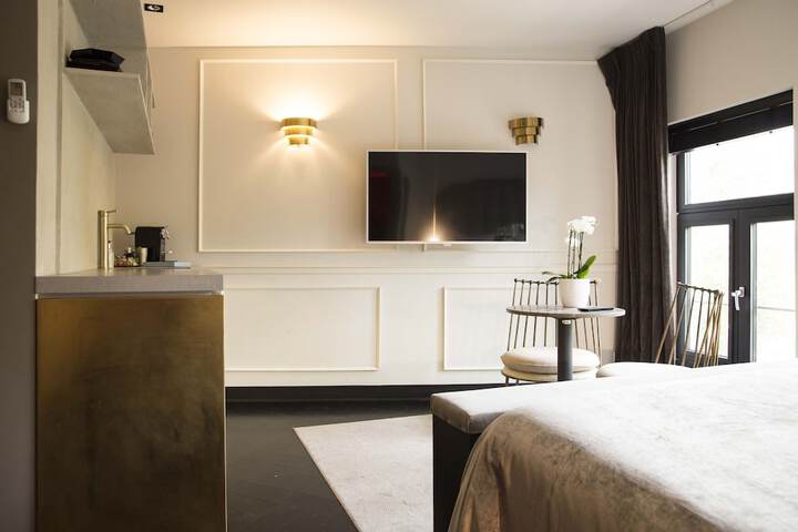 Room 3 of 36