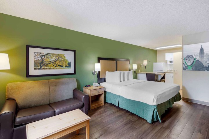 Suite 16 of 30