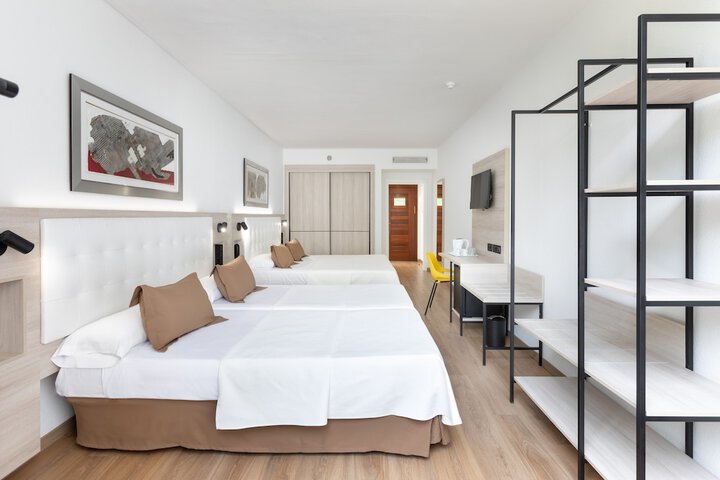 Room 9 of 39