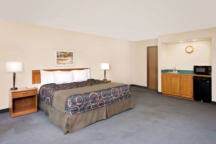Room 2 of 18