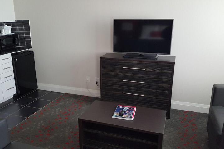 1 Bedroom Suite Queen Bed (14 of 18)