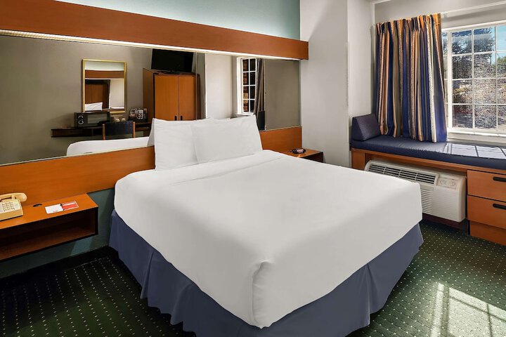 2 Queen Beds (2 of 12)