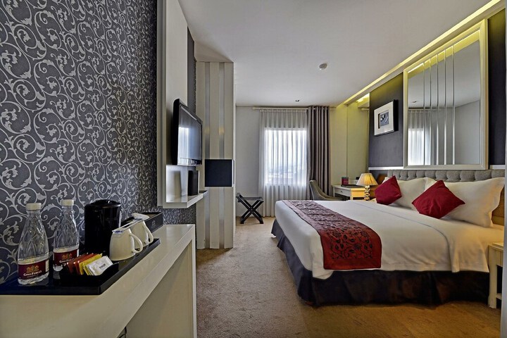Room 4 of 38