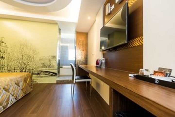 Room 12 of 21