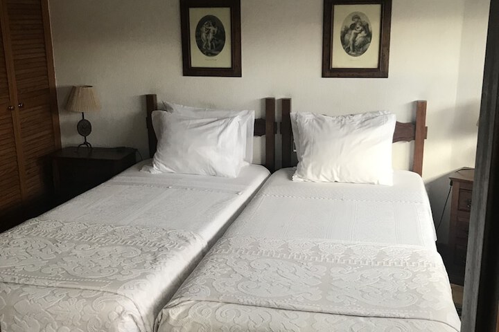Room 14 of 98
