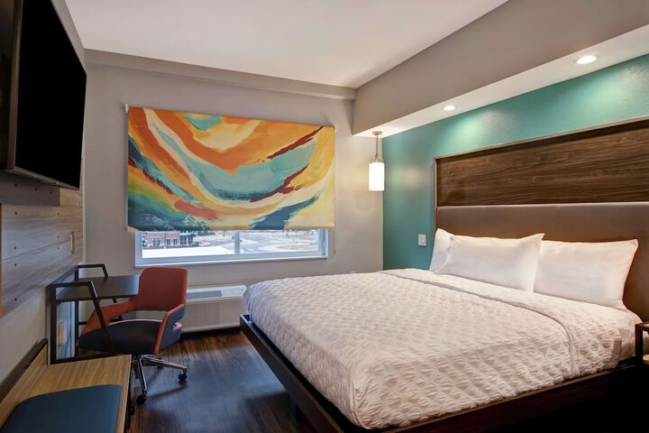 1 King Bed (1 of 15)