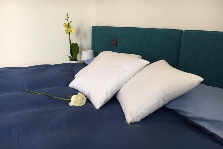 Room 8 of 18