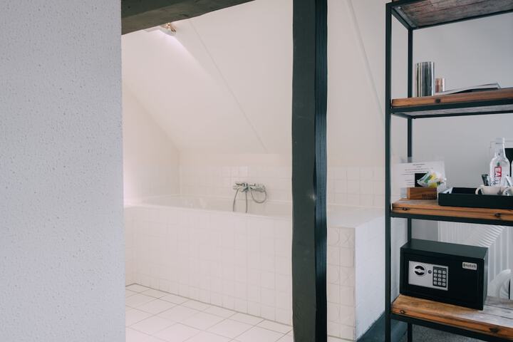Room 21 of 31