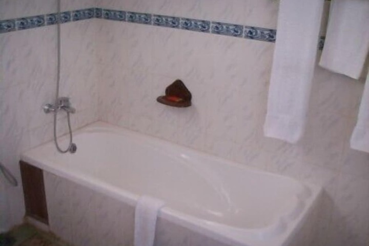 Room 10 of 13