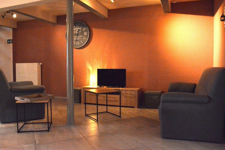 Room 8 of 34