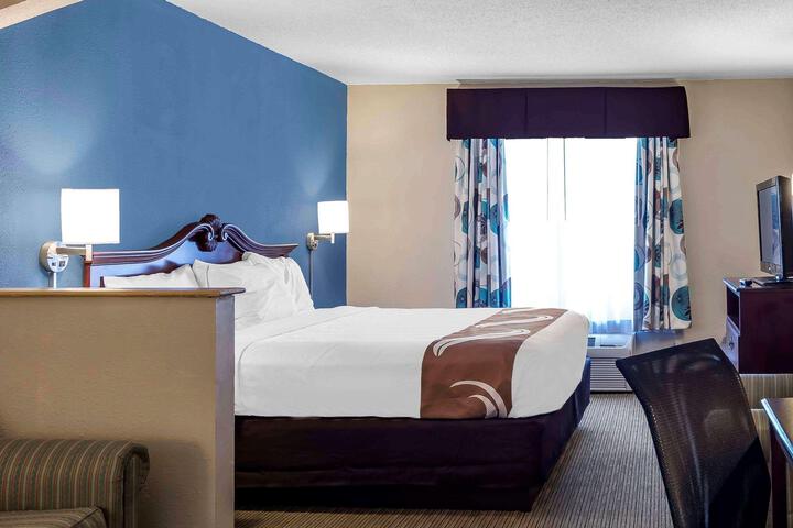 1 King Bed (6 of 18)