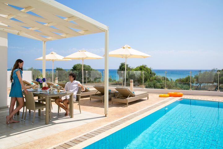 Hotel with Pool