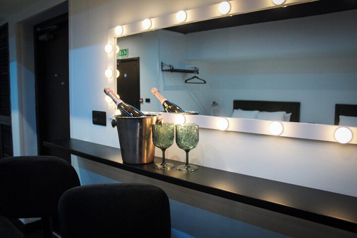 Hotel Suite Photo
