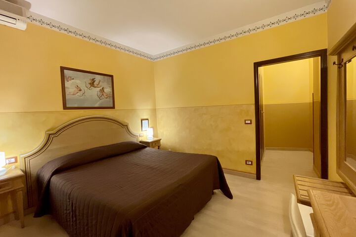 Room 25 of 46