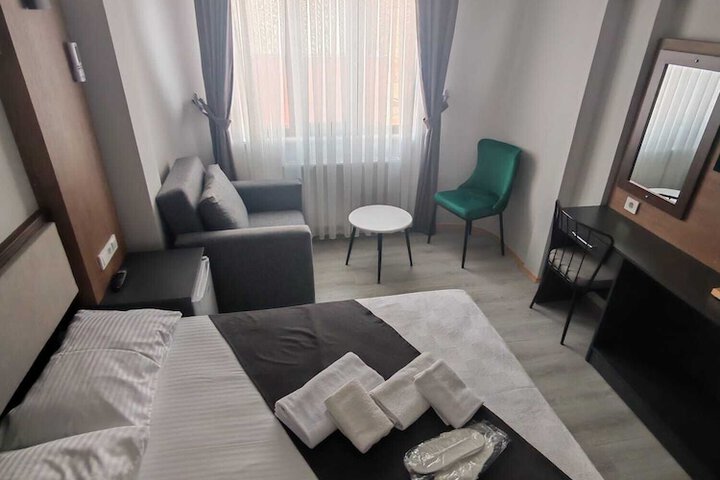 Room 7 of 34