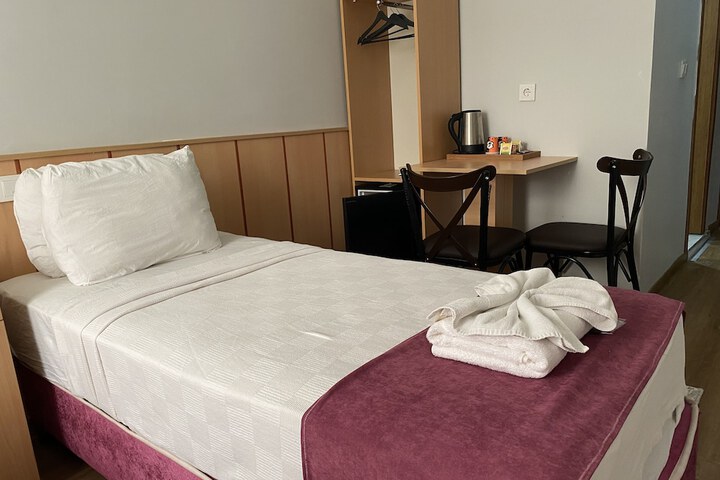 Room 10 of 30