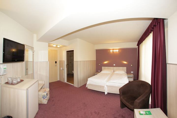 Room 5 of 38
