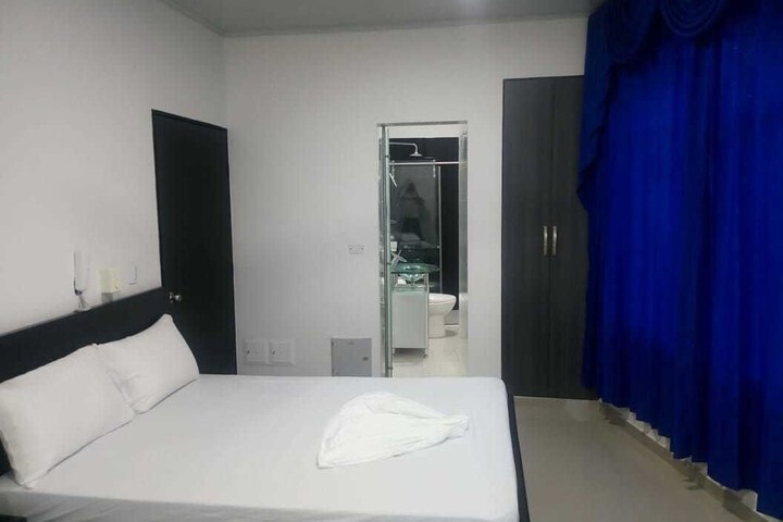 Room 7 of 12
