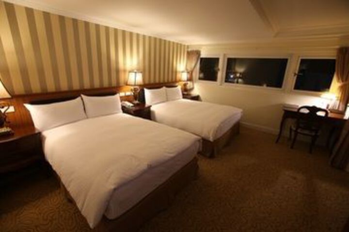 Room 10 of 29