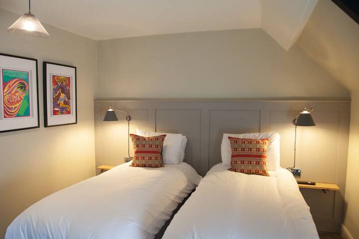 Room 3 of 42