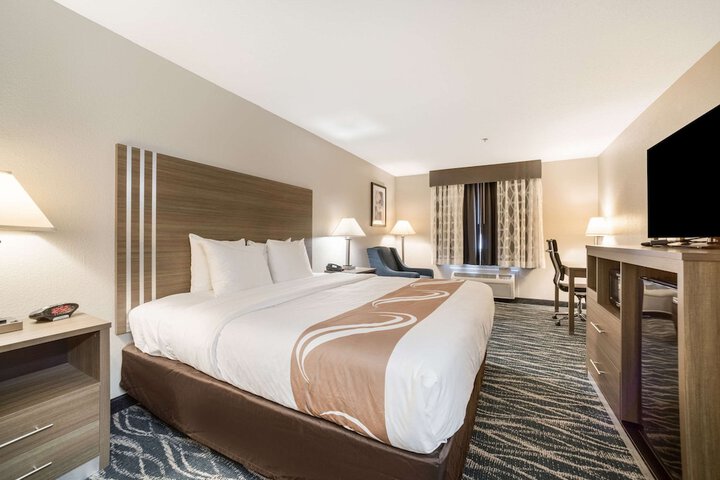 1 King Bed (10 of 10)