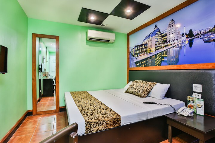 Room 52 of 104