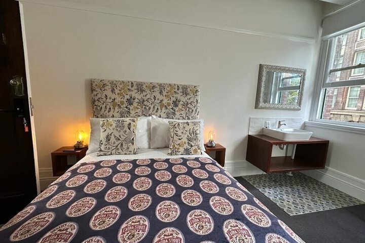 Room 9 of 27