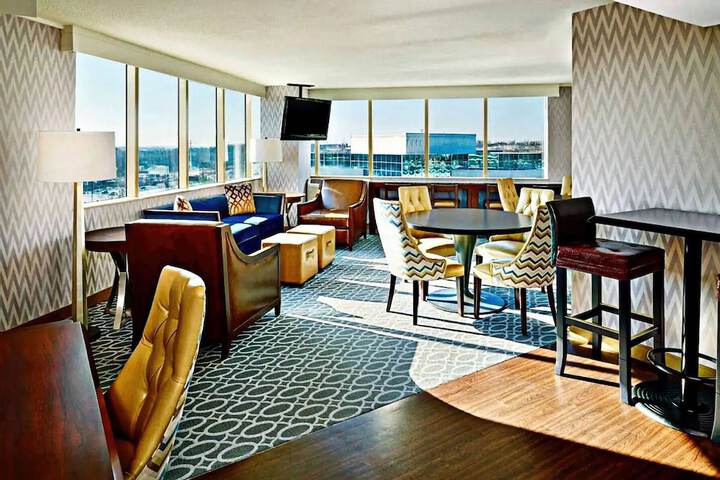 Lounge 14 of 19
