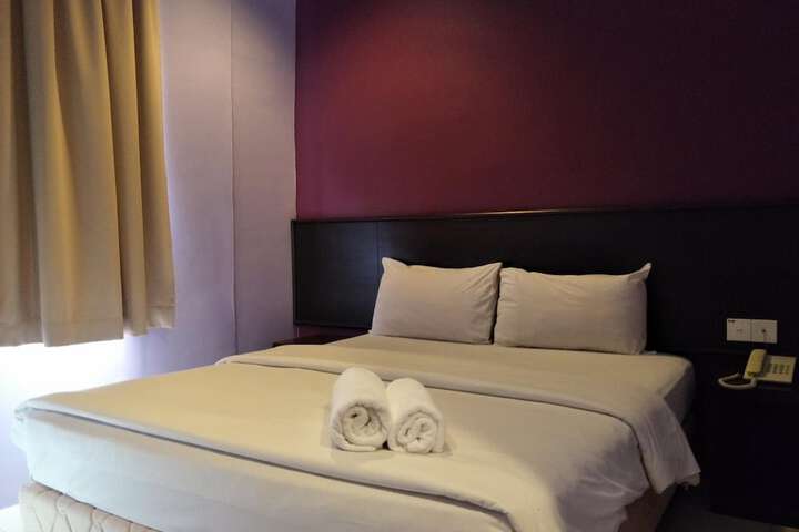 Room 9 of 43