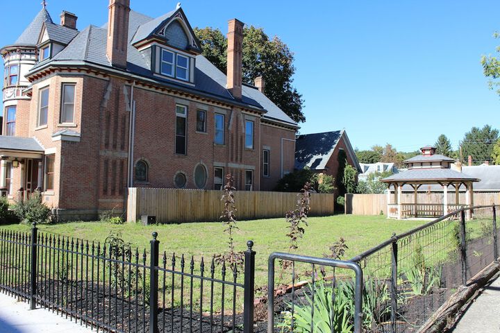 Hotel Exterior 24 of 26