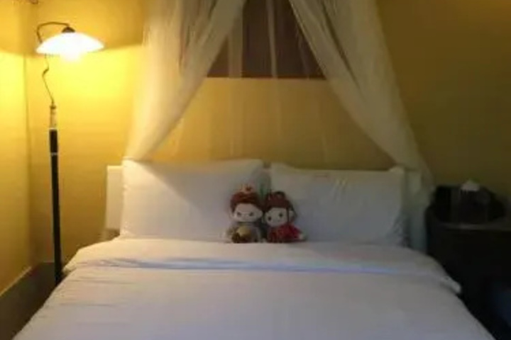 Room 5 of 13