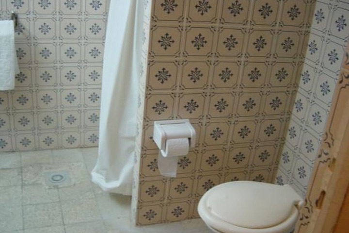 Room 8 of 25