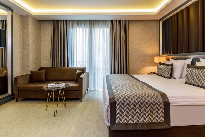 Room 10 of 107