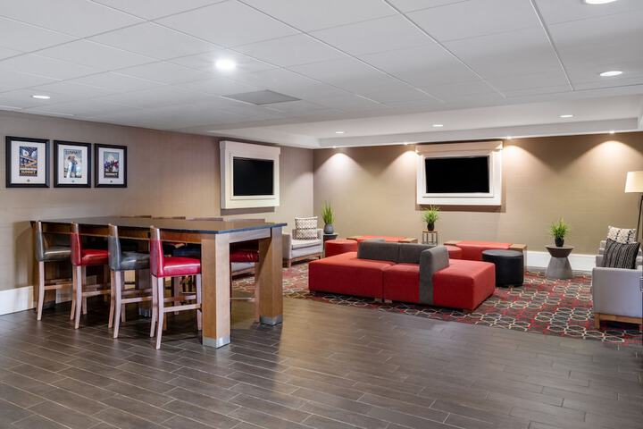 Lobby lounge