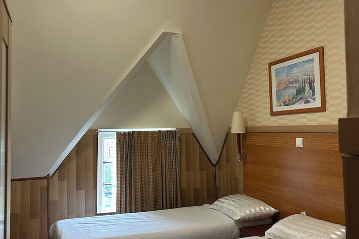 Room 12 of 50