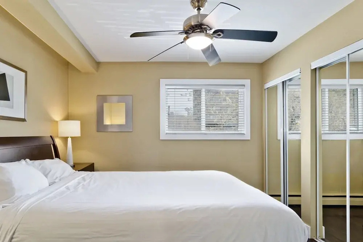 Room 4 of 16
