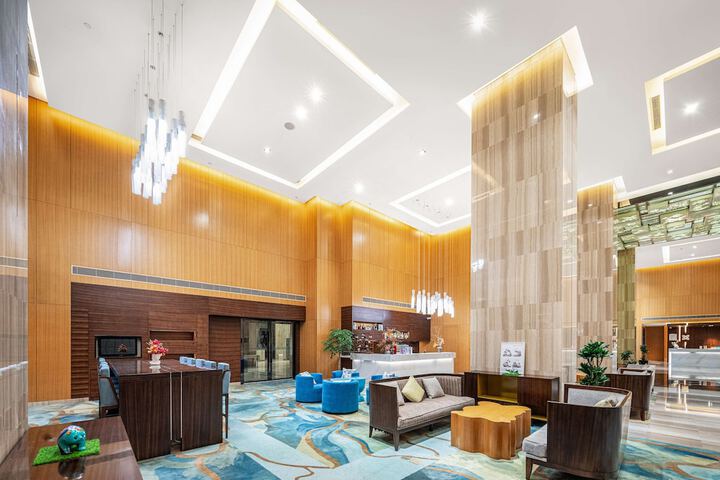 Entrance & Lobby