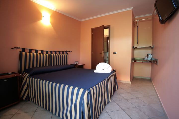 Room 4 of 19