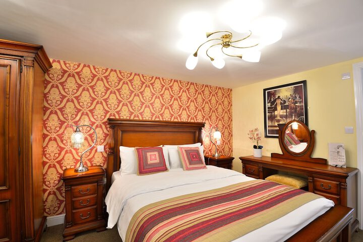 Room 3 of 43