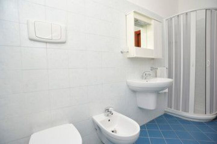 Room 4 of 30