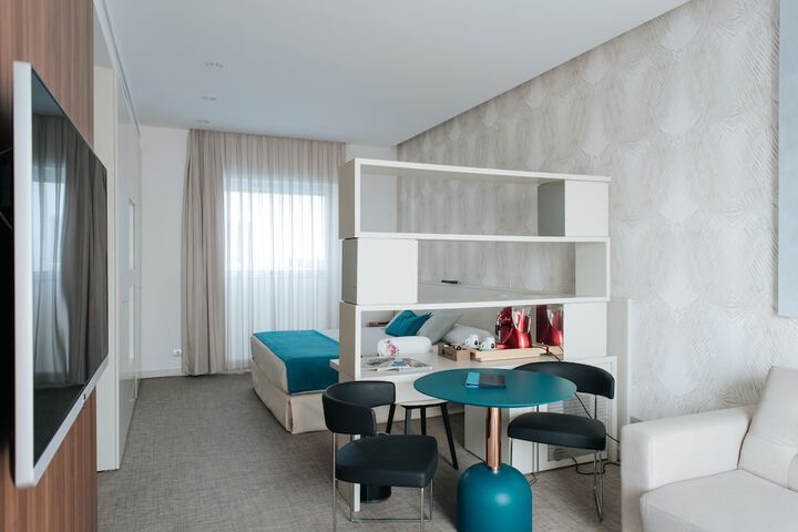 Room 50 of 168