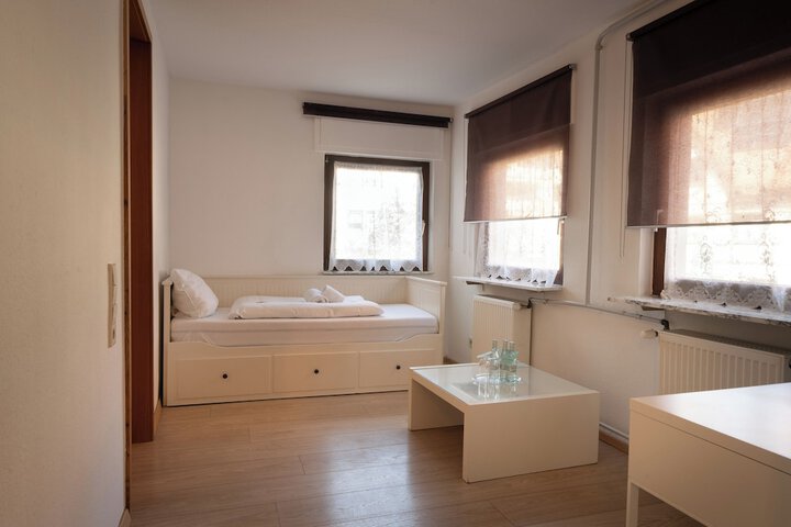 Room 27 of 39