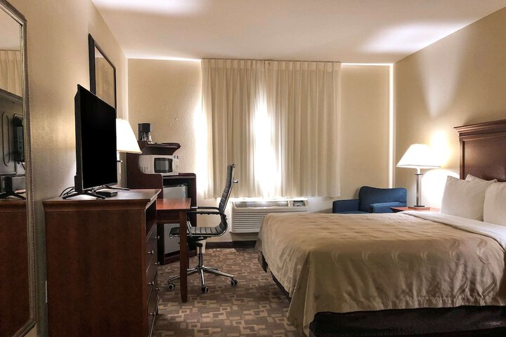 Business Queen Bed Accessible (2 of 14)