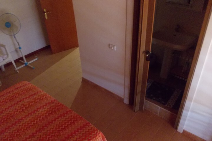 Room 2 of 2