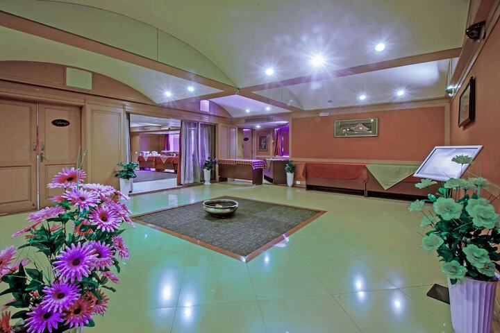 Entrance & Lobby