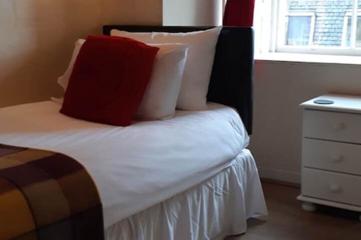 Room 27 of 43